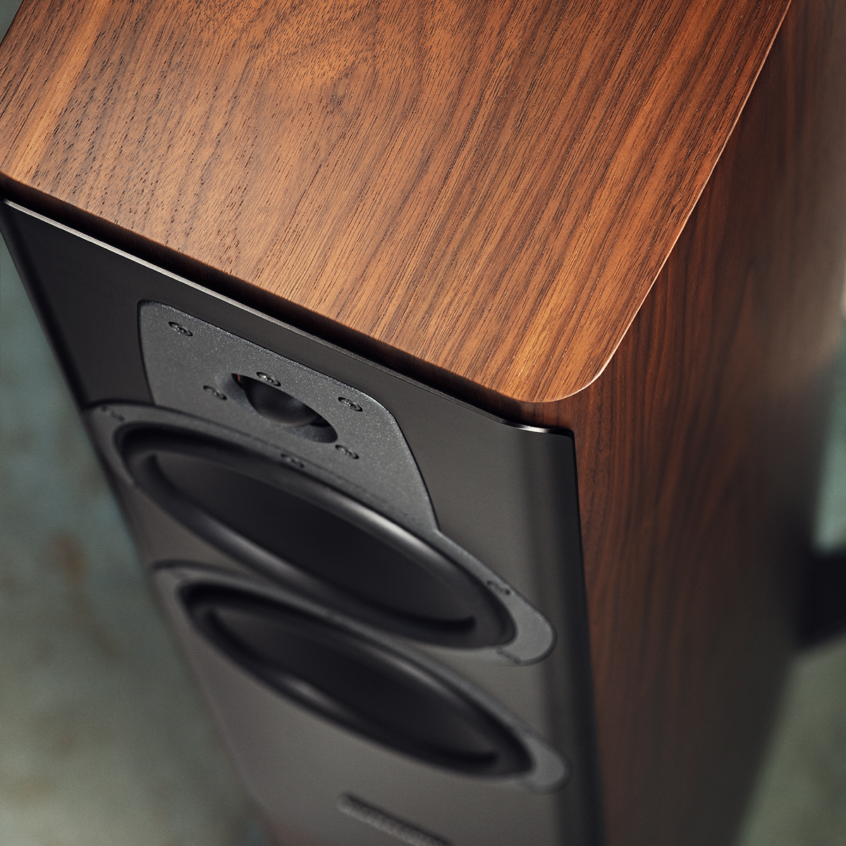 Dynaudio Contour 20i | Bookshelf speaker | Compact in size only Dynaudio Contour 20i | Bookshelf speaker | Compact in size only